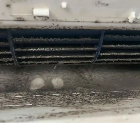 宁明空调吹的风有股烧焦味是怎么回事